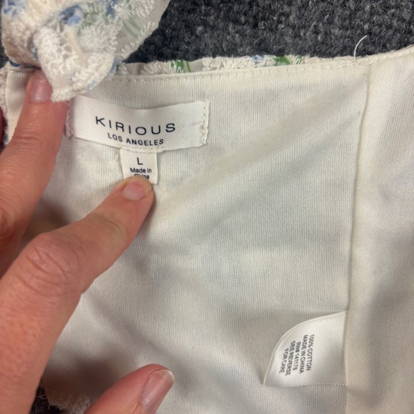 KIRIOUS Women’s Cropped Tank Top Blouse Back Tie Floral Lace size: Large - Picture 6 of 7